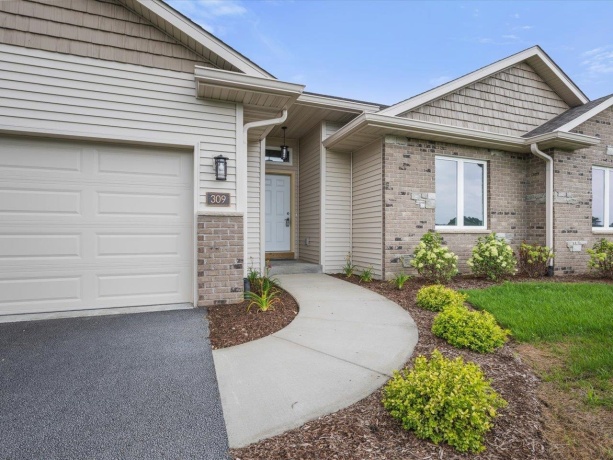 309 Pershing, STILLMAN VALLEY, Illinois 61084, 3 Bedrooms Bedrooms, ,3 BathroomsBathrooms,Condominium,For Sale,Pershing,202605078