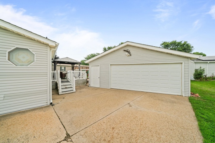 8511 Fig Tree Lane, ROSCOE, Illinois 61073, 3 Bedrooms Bedrooms, ,2 BathroomsBathrooms,House,For Sale,Fig Tree Lane,202605085