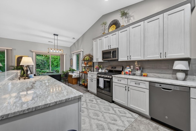 6294 PARKS EDGE, LOVES PARK, Illinois 61111, 2 Bedrooms Bedrooms, ,2 BathroomsBathrooms,Condominium,For Sale,PARKS EDGE,202605089