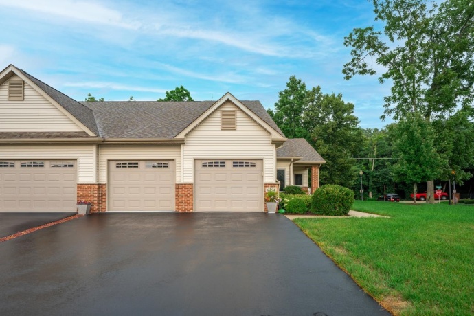 6294 PARKS EDGE, LOVES PARK, Illinois 61111, 2 Bedrooms Bedrooms, ,2 BathroomsBathrooms,Condominium,For Sale,PARKS EDGE,202605089