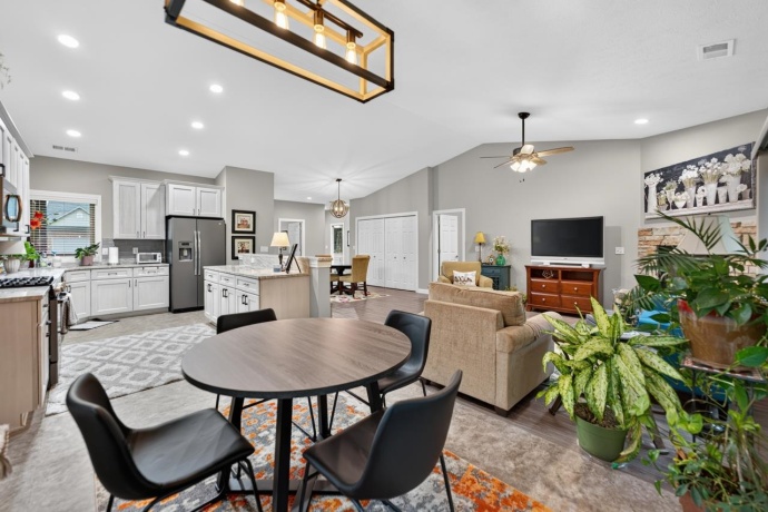 6294 PARKS EDGE, LOVES PARK, Illinois 61111, 2 Bedrooms Bedrooms, ,2 BathroomsBathrooms,Condominium,For Sale,PARKS EDGE,202605089