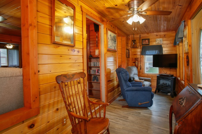 216 Main, WARREN, Illinois 61087, 2 Bedrooms Bedrooms, ,1 BathroomBathrooms,House,For Sale,Main,202605093