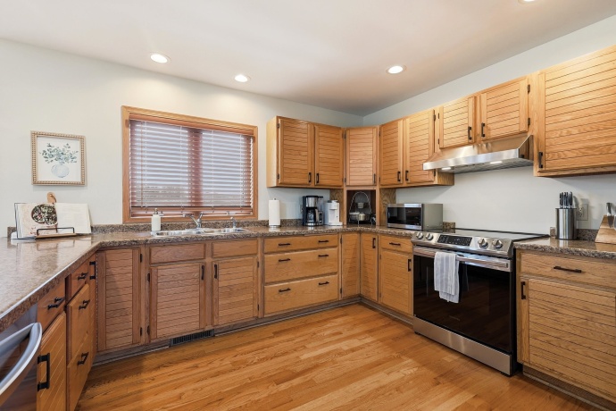 2 Augusta, GALENA, Illinois 61036, 5 Bedrooms Bedrooms, ,4 BathroomsBathrooms,House,For Sale,Augusta,202605102