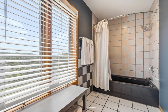 2 Augusta, GALENA, Illinois 61036, 5 Bedrooms Bedrooms, ,4 BathroomsBathrooms,House,For Sale,Augusta,202605102