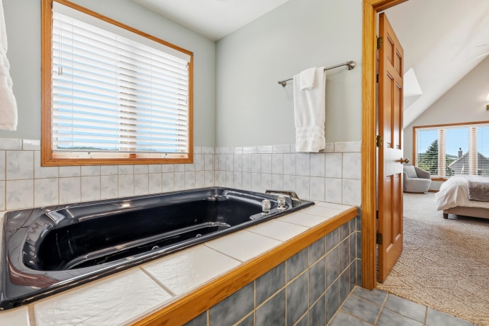 2 Augusta, GALENA, Illinois 61036, 5 Bedrooms Bedrooms, ,4 BathroomsBathrooms,House,For Sale,Augusta,202605102