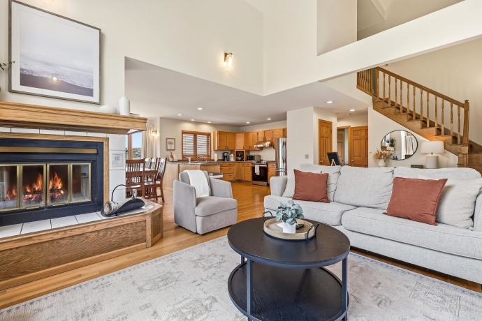 2 Augusta, GALENA, Illinois 61036, 5 Bedrooms Bedrooms, ,4 BathroomsBathrooms,House,For Sale,Augusta,202605102
