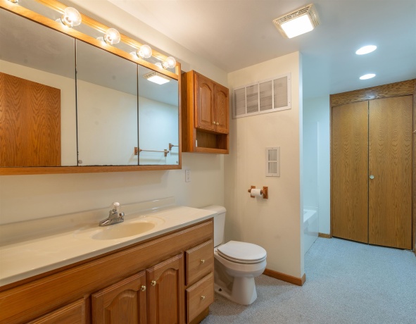23 Elizabeth, FREEPORT, Illinois 61032, 4 Bedrooms Bedrooms, ,2 BathroomsBathrooms,House,For Sale,Elizabeth,202604422