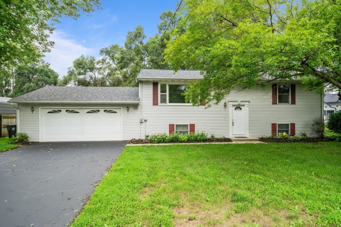 11320 2nd, ROSCOE, Illinois 61073, 4 Bedrooms Bedrooms, ,2 BathroomsBathrooms,House,For Sale,2nd,202605109