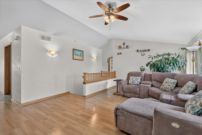 6633 Shadybrook, LOVES PARK, Illinois 61111, 3 Bedrooms Bedrooms, ,2 BathroomsBathrooms,House,For Sale,Shadybrook,202605130