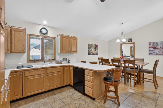 6633 Shadybrook, LOVES PARK, Illinois 61111, 3 Bedrooms Bedrooms, ,2 BathroomsBathrooms,House,For Sale,Shadybrook,202605130