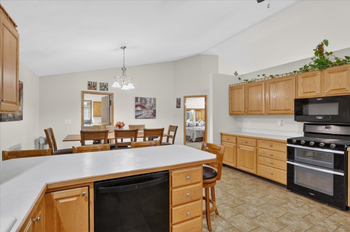 6633 Shadybrook, LOVES PARK, Illinois 61111, 3 Bedrooms Bedrooms, ,2 BathroomsBathrooms,House,For Sale,Shadybrook,202605130