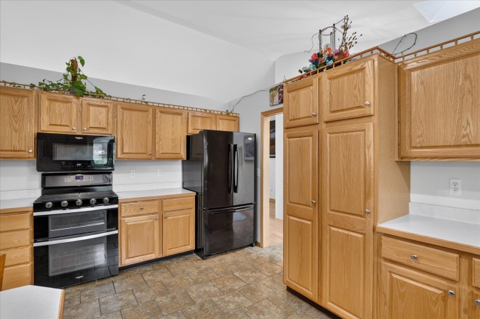 6633 Shadybrook, LOVES PARK, Illinois 61111, 3 Bedrooms Bedrooms, ,2 BathroomsBathrooms,House,For Sale,Shadybrook,202605130