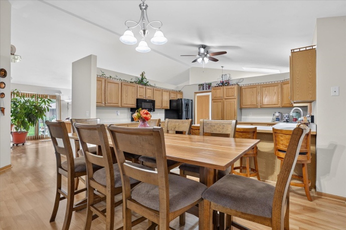 6633 Shadybrook, LOVES PARK, Illinois 61111, 3 Bedrooms Bedrooms, ,2 BathroomsBathrooms,House,For Sale,Shadybrook,202605130