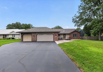 6633 Shadybrook, LOVES PARK, Illinois 61111, 3 Bedrooms Bedrooms, ,2 BathroomsBathrooms,House,For Sale,Shadybrook,202605130
