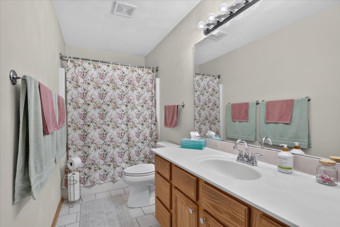6633 Shadybrook, LOVES PARK, Illinois 61111, 3 Bedrooms Bedrooms, ,2 BathroomsBathrooms,House,For Sale,Shadybrook,202605130
