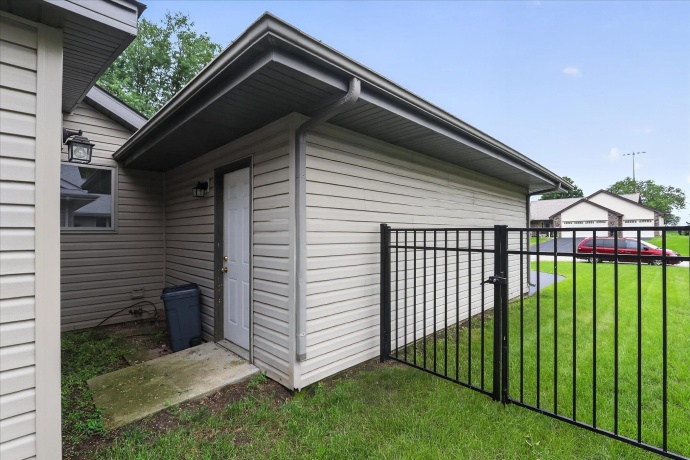 6633 Shadybrook, LOVES PARK, Illinois 61111, 3 Bedrooms Bedrooms, ,2 BathroomsBathrooms,House,For Sale,Shadybrook,202605130