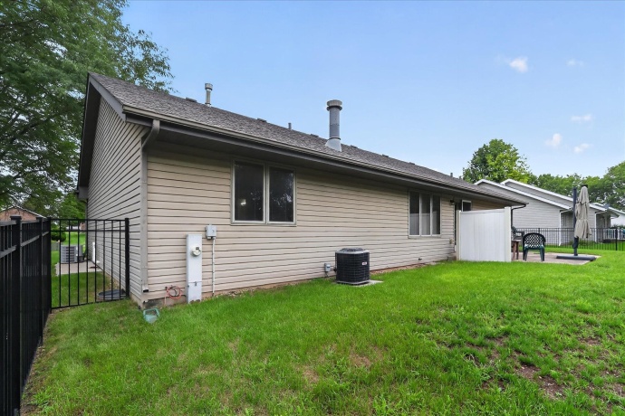 6633 Shadybrook, LOVES PARK, Illinois 61111, 3 Bedrooms Bedrooms, ,2 BathroomsBathrooms,House,For Sale,Shadybrook,202605130