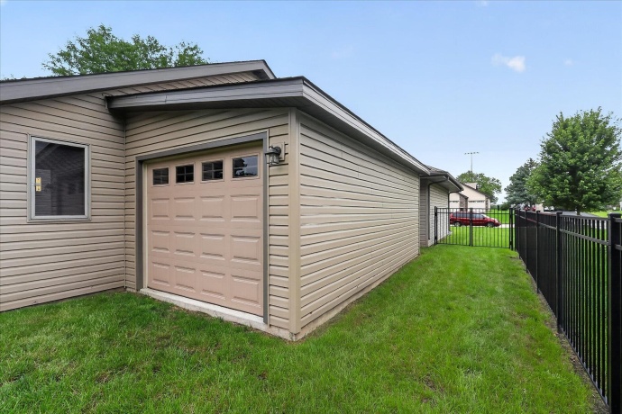 6633 Shadybrook, LOVES PARK, Illinois 61111, 3 Bedrooms Bedrooms, ,2 BathroomsBathrooms,House,For Sale,Shadybrook,202605130