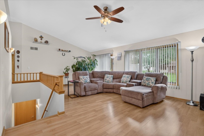 6633 Shadybrook, LOVES PARK, Illinois 61111, 3 Bedrooms Bedrooms, ,2 BathroomsBathrooms,House,For Sale,Shadybrook,202605130