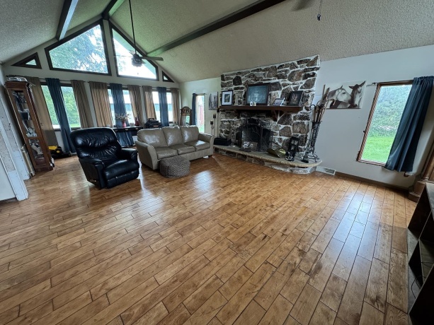 20775 Hickory Hills, STERLING, Illinois 61081, 4 Bedrooms Bedrooms, ,3 BathroomsBathrooms,House,For Sale,Hickory Hills,202605134
