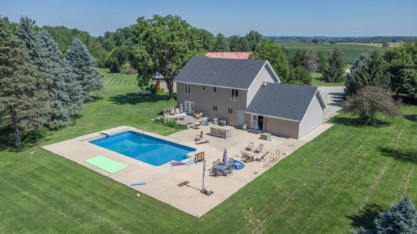 20775 Hickory Hills, STERLING, Illinois 61081, 4 Bedrooms Bedrooms, ,3 BathroomsBathrooms,House,For Sale,Hickory Hills,202605134
