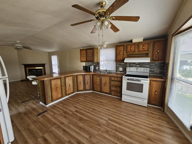 579 Park, BELVIDERE, Illinois 61008, 2 Bedrooms Bedrooms, ,1 BathroomBathrooms,House,For Sale,Park,202602940
