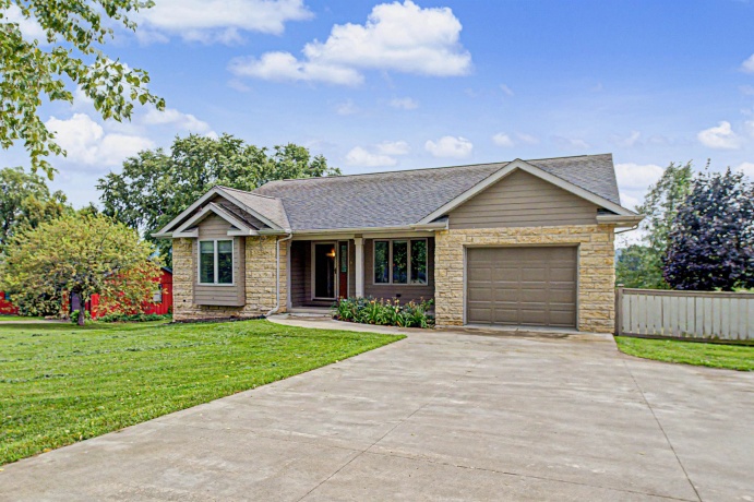 5 Beacon, GALENA, Illinois 61036, 3 Bedrooms Bedrooms, ,3 BathroomsBathrooms,House,For Sale,Beacon,202605140