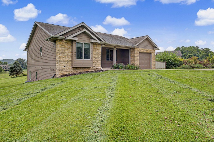 5 Beacon, GALENA, Illinois 61036, 3 Bedrooms Bedrooms, ,3 BathroomsBathrooms,House,For Sale,Beacon,202605140