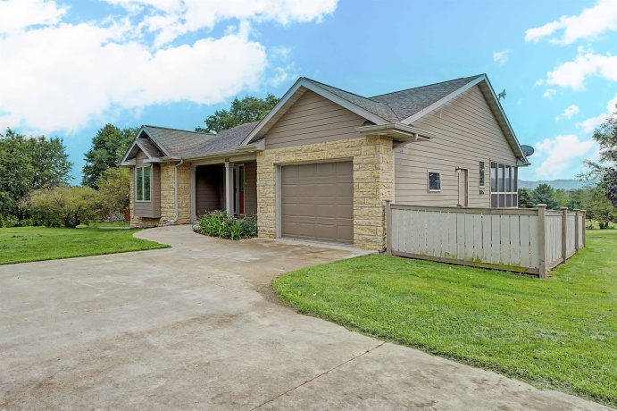 5 Beacon, GALENA, Illinois 61036, 3 Bedrooms Bedrooms, ,3 BathroomsBathrooms,House,For Sale,Beacon,202605140