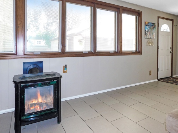 1007 Luther, ROCKFORD, Illinois 61107, 3 Bedrooms Bedrooms, ,1 BathroomBathrooms,House,For Sale,Luther,202605145