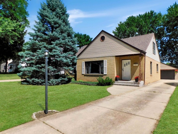 1007 Luther, ROCKFORD, Illinois 61107, 3 Bedrooms Bedrooms, ,1 BathroomBathrooms,House,For Sale,Luther,202605145