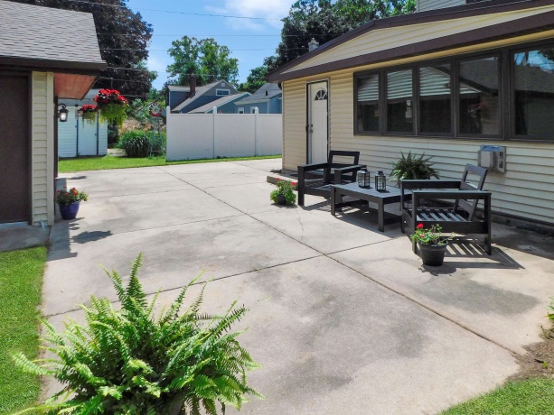 1007 Luther, ROCKFORD, Illinois 61107, 3 Bedrooms Bedrooms, ,1 BathroomBathrooms,House,For Sale,Luther,202605145