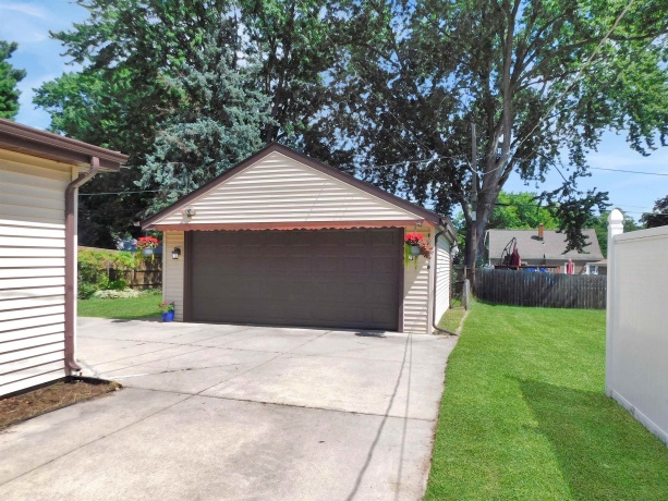 1007 Luther, ROCKFORD, Illinois 61107, 3 Bedrooms Bedrooms, ,1 BathroomBathrooms,House,For Sale,Luther,202605145