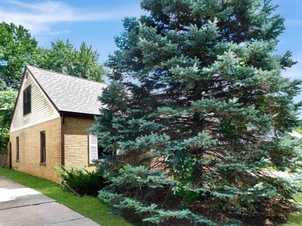 1007 Luther, ROCKFORD, Illinois 61107, 3 Bedrooms Bedrooms, ,1 BathroomBathrooms,House,For Sale,Luther,202605145