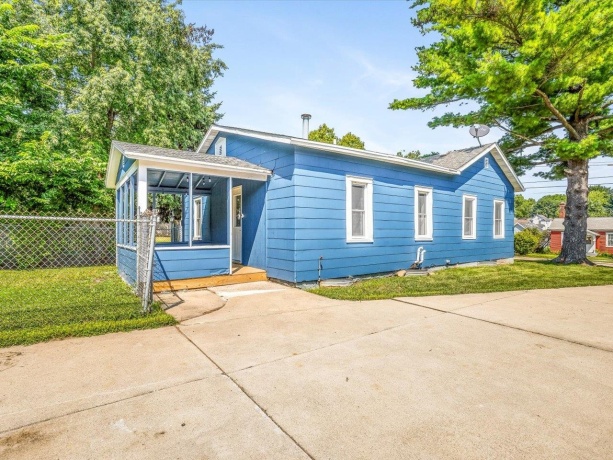655 West Clark, FREEPORT, Illinois 61046, 2 Bedrooms Bedrooms, ,1 BathroomBathrooms,House,For Sale,West Clark,202605154