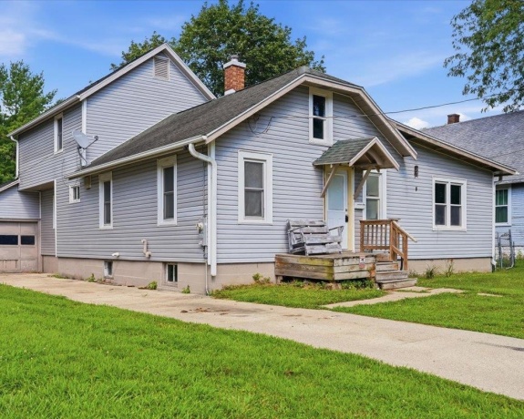 704 12th, STERLING, Illinois 61081, 3 Bedrooms Bedrooms, ,1 BathroomBathrooms,House,For Sale,12th,202604539