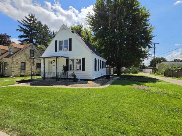 907 Retz, OTTAWA, Illinois 61350, 2 Bedrooms Bedrooms, ,1 BathroomBathrooms,House,For Sale,Retz,202605157