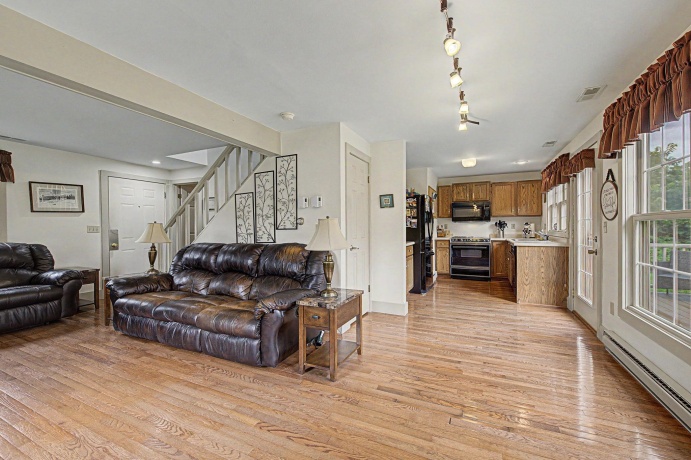 11 Settler, GALENA, Illinois 61036, 2 Bedrooms Bedrooms, ,1 BathroomBathrooms,Condominium,For Sale,Settler,202605159