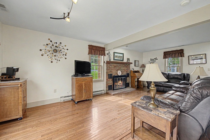11 Settler, GALENA, Illinois 61036, 2 Bedrooms Bedrooms, ,1 BathroomBathrooms,Condominium,For Sale,Settler,202605159