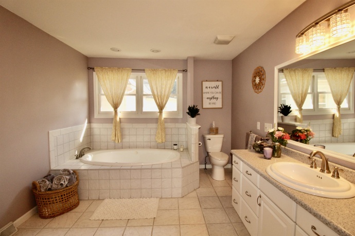 826 Roscoe, SOUTH BELOIT, Illinois 61080, 4 Bedrooms Bedrooms, ,2 BathroomsBathrooms,House,For Sale,Roscoe,202605166