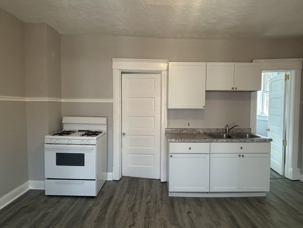 1421 Charles, ROCKFORD, Illinois 61104, ,2 Units,For Sale,Charles,202605182