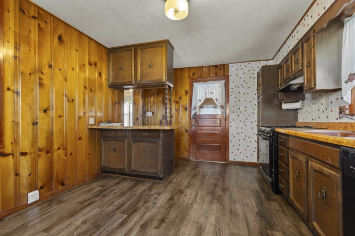838 1st St, ROCKFORD, Illinois 61107, 3 Bedrooms Bedrooms, ,3 BathroomsBathrooms,House,For Sale,1st St,202605192