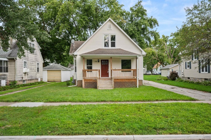 725 11th, DEKALB, Illinois 60115, 3 Bedrooms Bedrooms, ,1 BathroomBathrooms,House,For Sale,11th,202605208