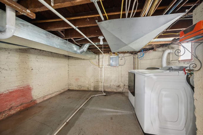 725 11th, DEKALB, Illinois 60115, 3 Bedrooms Bedrooms, ,1 BathroomBathrooms,House,For Sale,11th,202605208