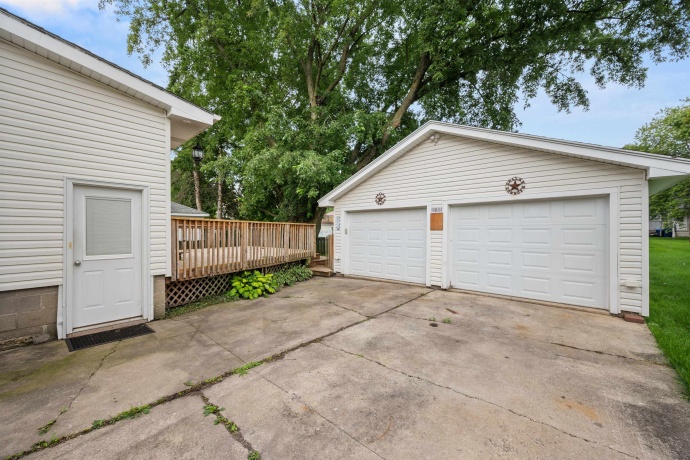 725 11th, DEKALB, Illinois 60115, 3 Bedrooms Bedrooms, ,1 BathroomBathrooms,House,For Sale,11th,202605208