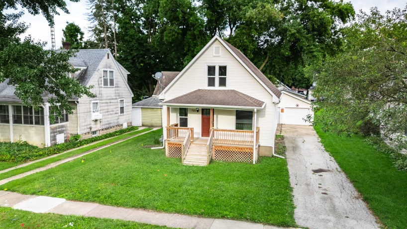 725 11th, DEKALB, Illinois 60115, 3 Bedrooms Bedrooms, ,1 BathroomBathrooms,House,For Sale,11th,202605208