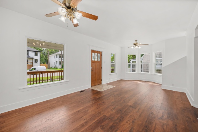 725 11th, DEKALB, Illinois 60115, 3 Bedrooms Bedrooms, ,1 BathroomBathrooms,House,For Sale,11th,202605208