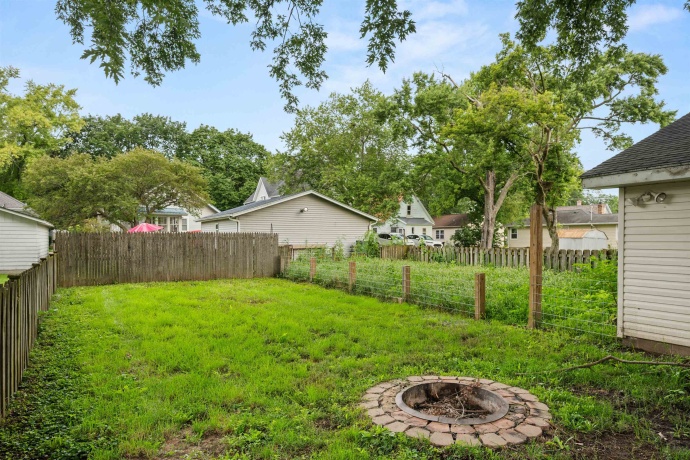725 11th, DEKALB, Illinois 60115, 3 Bedrooms Bedrooms, ,1 BathroomBathrooms,House,For Sale,11th,202605208