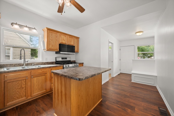 725 11th, DEKALB, Illinois 60115, 3 Bedrooms Bedrooms, ,1 BathroomBathrooms,House,For Sale,11th,202605208