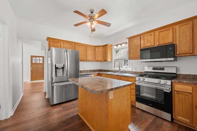 725 11th, DEKALB, Illinois 60115, 3 Bedrooms Bedrooms, ,1 BathroomBathrooms,House,For Sale,11th,202605208